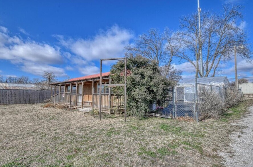 More Photos Of 521 Eel River St, Purcell General Retail For Sale