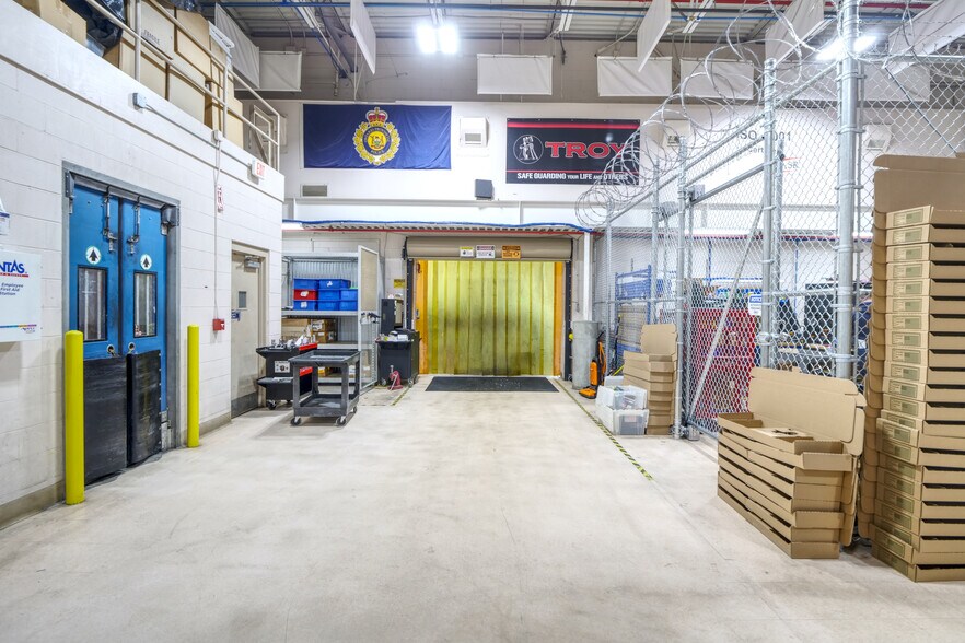 More Photos Of 151 Capital Dr, West Springfield Warehouse For Lease