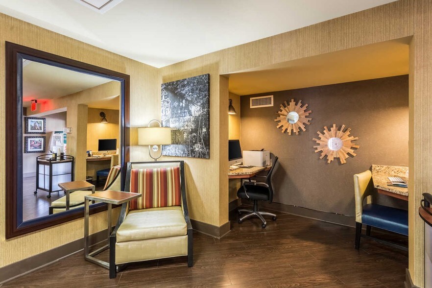 More Photos Of 1532 McCullough Blvd, Tupelo Hotel For Sale