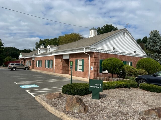 More Photos Of 921 Meriden Waterbury Tpke, Plantsville Bank For Lease