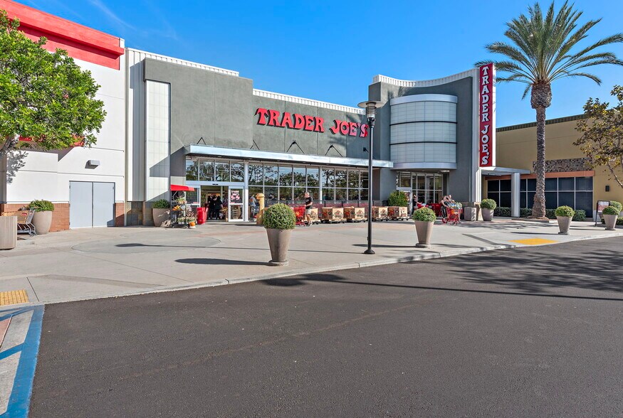 More Photos Of 27412 Antonio Pky, Ladera Ranch Storefront For Lease