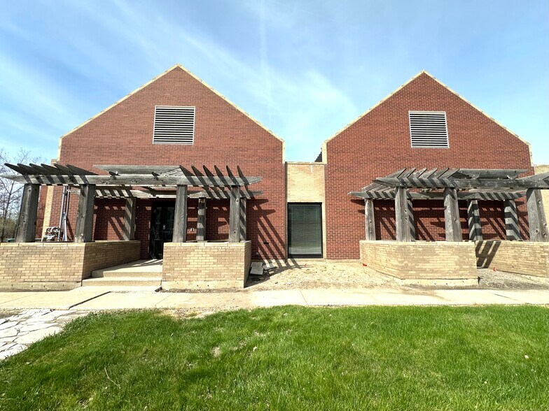 Primary Photo Of 2022 Kelle Dr, Chesterton Medical For Sale