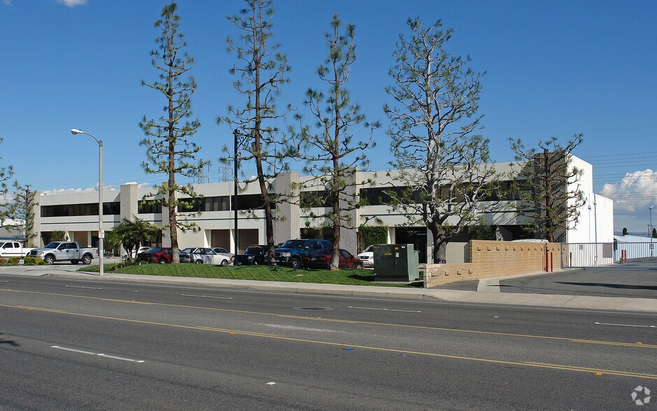 More Photos Of 11352-11362 Western Ave, Stanton Warehouse For Lease