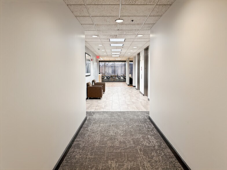 More Photos Of 9393 W 110th St, Overland Park Coworking Space