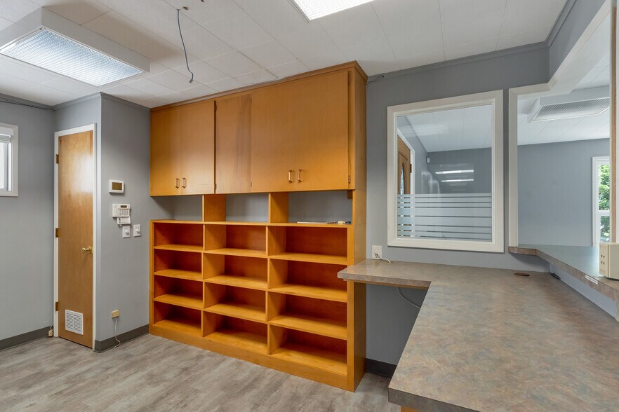 More Photos Of 151 W Washington St, Stayton Storefront Retail Office For Lease