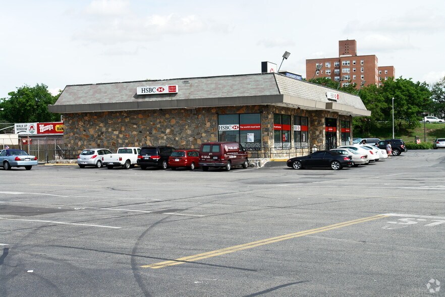 More Photos Of 8973 Bay Pkwy, Brooklyn Unknown For Lease