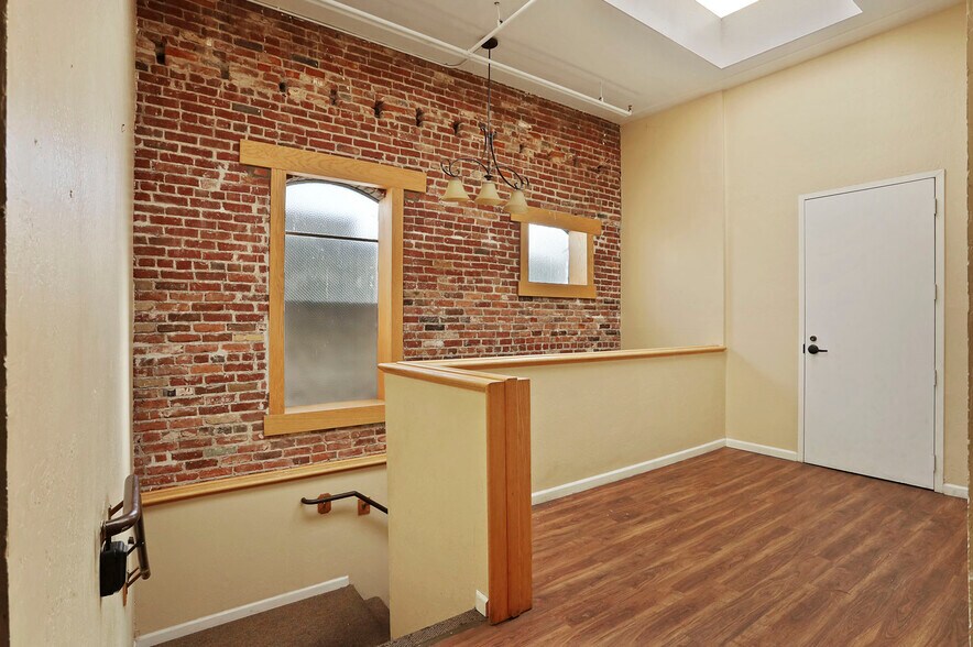 More Photos Of 125 Bridge Pl, Stockton Office For Lease