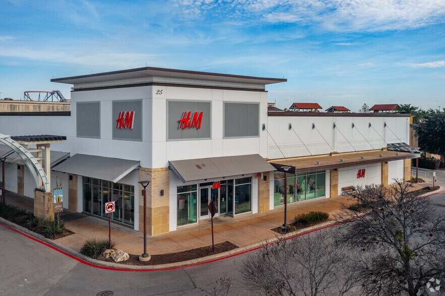 More Photos Of 15900 La Cantera Pky, San Antonio Unknown For Lease