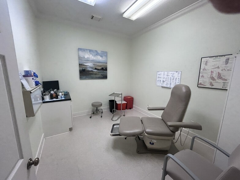 More Photos Of 331-347 E Parkwood Ave, Friendswood Medical For Sale