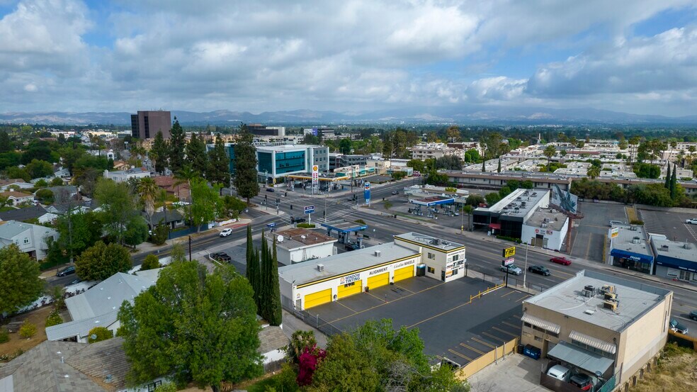 More Photos Of 18066 Ventura Blvd, Encino Auto Dealership For Sale