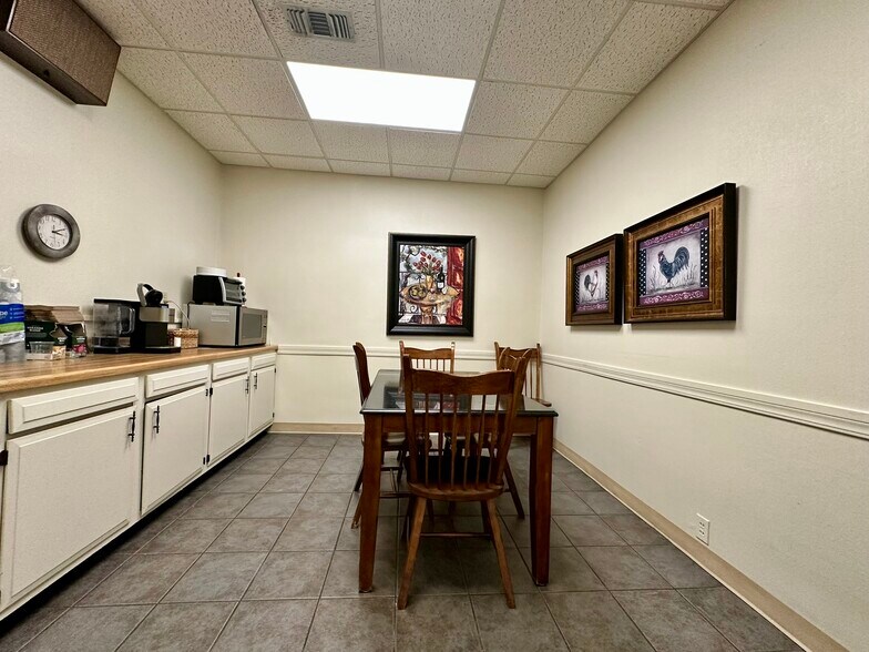 More Photos Of 705 Lamar St, Wichita Falls Office For Sale