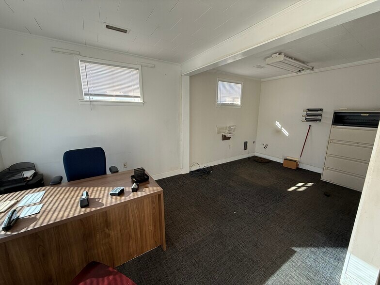 More Photos Of 6914 Statesville Rd, Charlotte Truck Terminal For Lease