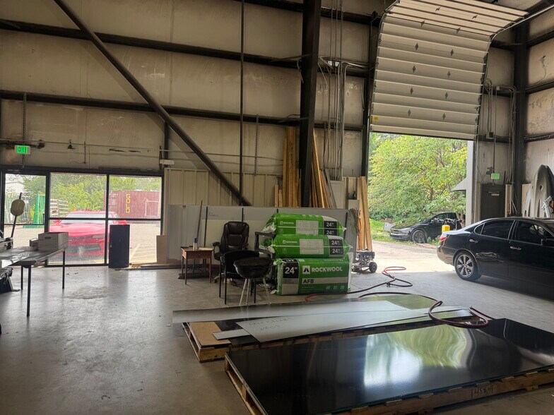 More Photos Of 44819 Acacia Ln, Sterling Warehouse For Lease