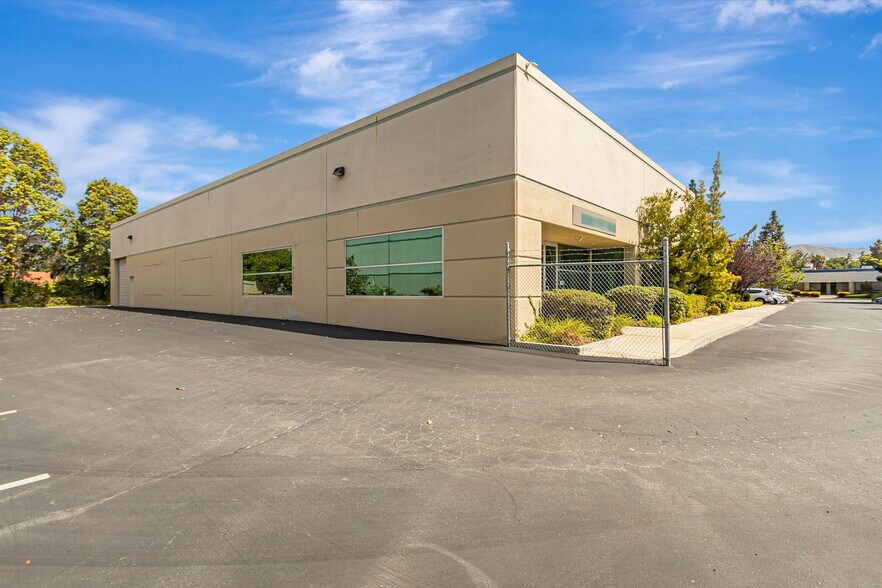 More Photos Of 633-651 Giguere Ct, San Jose Manufacturing For Lease