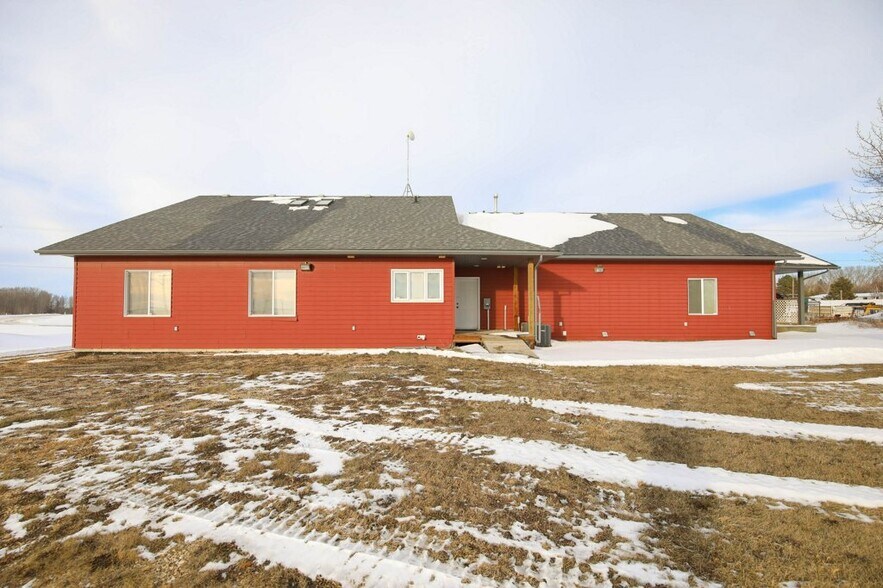 More Photos Of 5209 49A Ave, Bentley Office For Sale