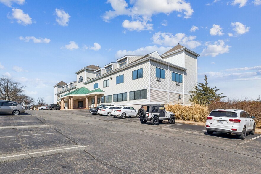 More Photos Of 602 S King St, Leesburg Medical For Sale