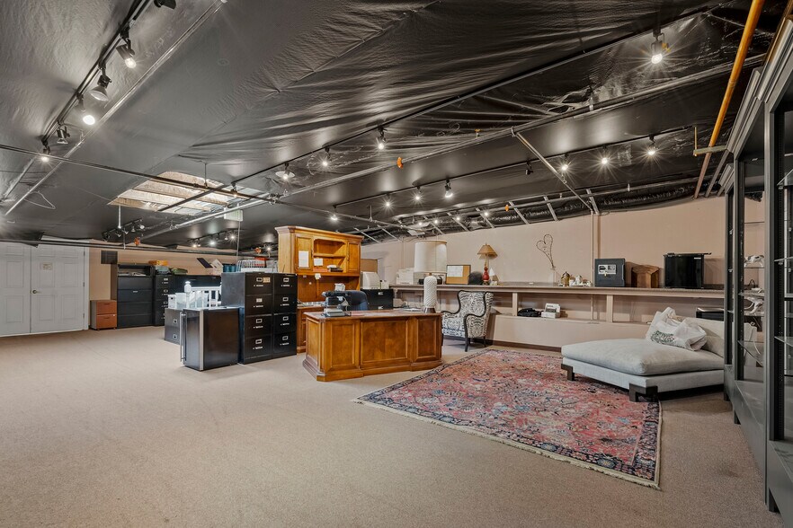 More Photos Of 850 E Patriot Blvd, Reno Showroom For Sale