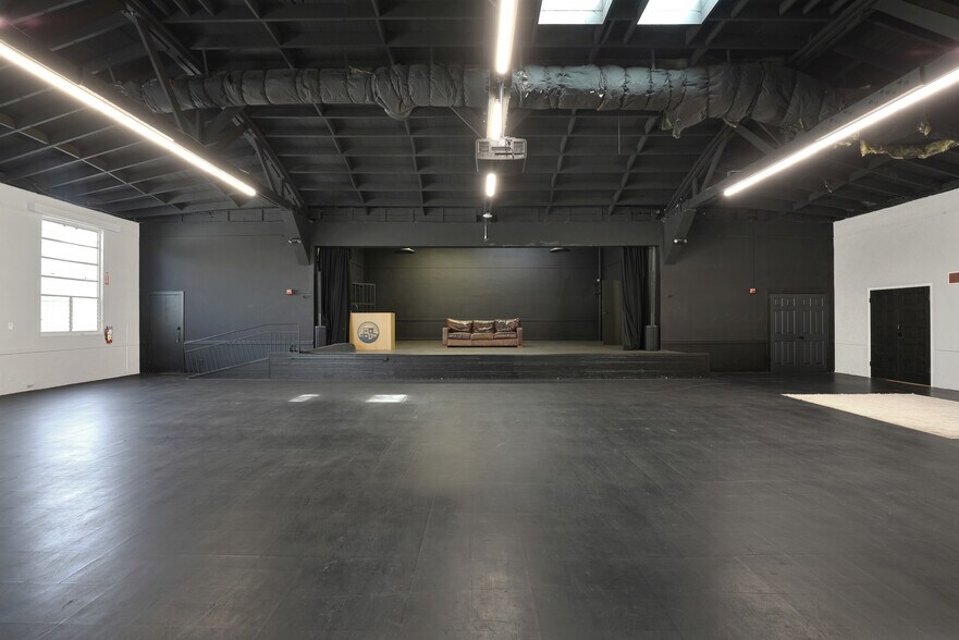 More Photos Of 435 S Boyle Ave, Los Angeles Office Residential For Sale