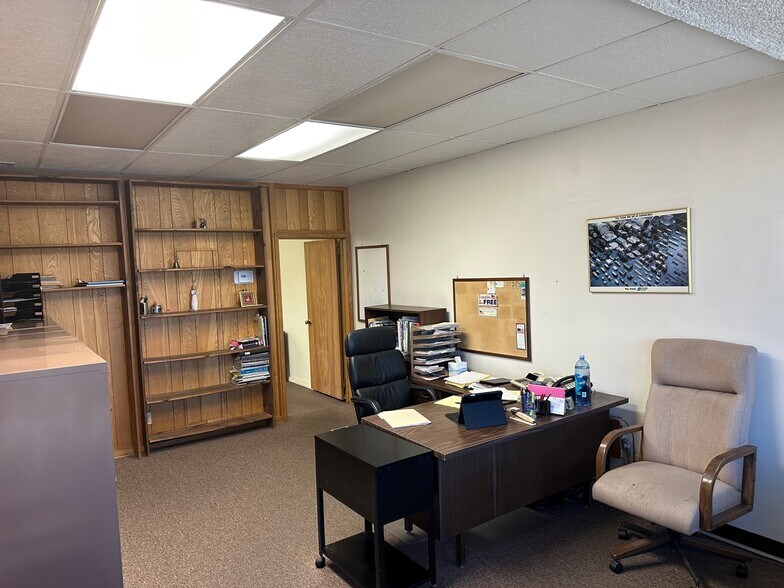 More Photos Of 3806 W Burbank Blvd, Burbank Storefront For Sale