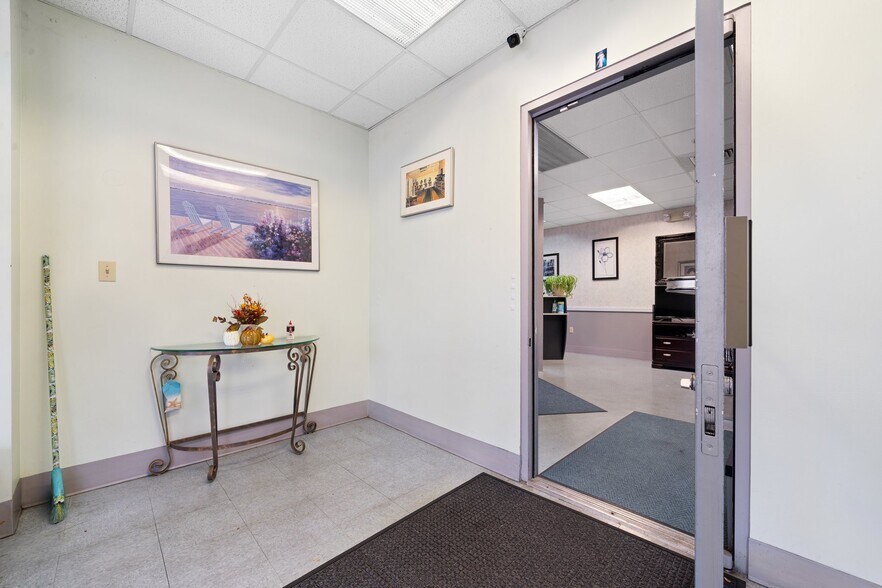 More Photos Of 20 S Main St, Manchester Freestanding For Lease