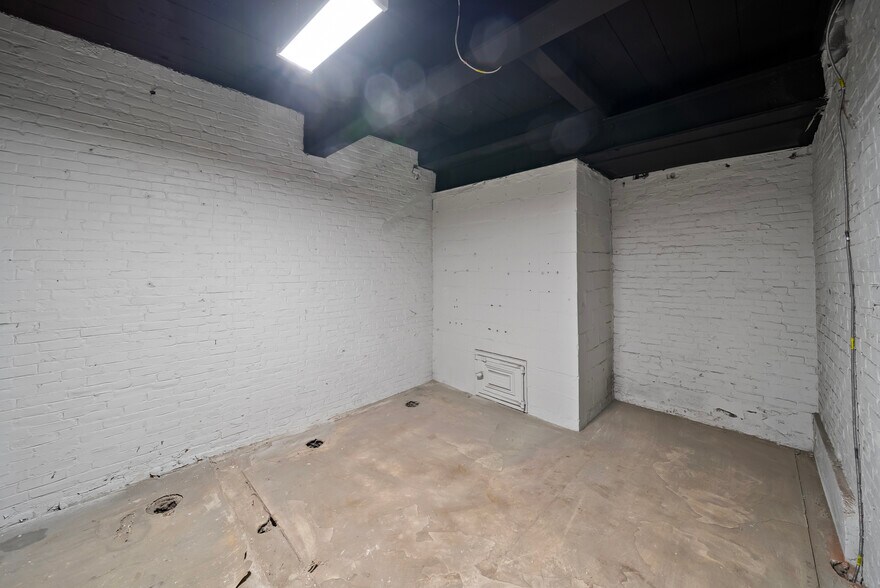 More Photos Of 174 N Main St, Franklin Light Manufacturing For Sale