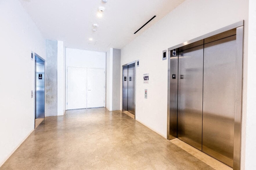 More Photos Of 1041 N Formosa Ave, West Hollywood Unknown For Lease