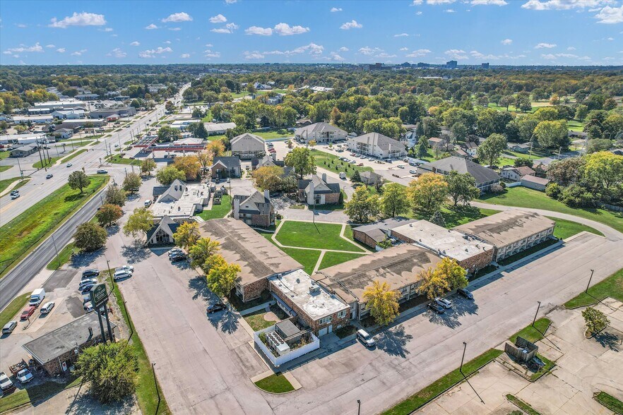 More Photos Of 1907 N Cunningham Ave, Urbana Hotel For Sale
