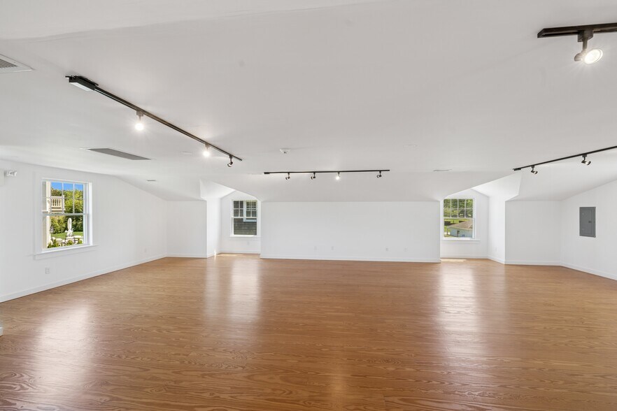 More Photos Of 103 Hayground Rd, Water Mill Unknown For Lease