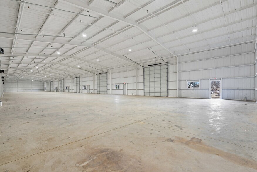 More Photos Of 12308 Rendon Rd, Burleson Warehouse For Lease