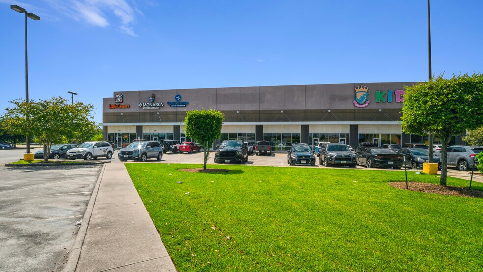More Photos Of 10404 Gulf Fwy, Houston Storefront For Sale