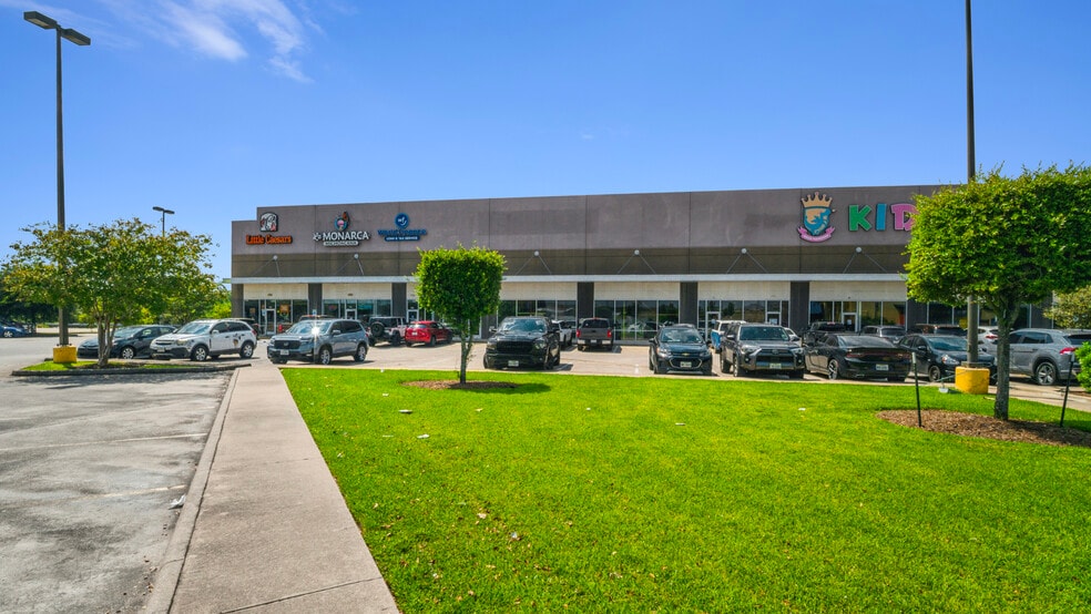 More Photos Of 10404 Gulf Fwy, Houston Storefront For Sale