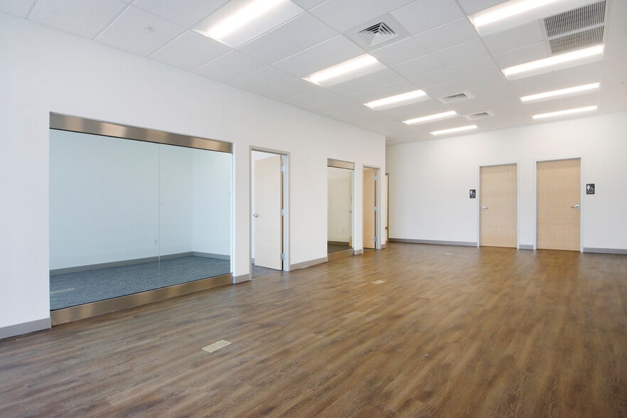 More Photos Of 1700 Eller Dr, Fort Lauderdale Distribution For Lease