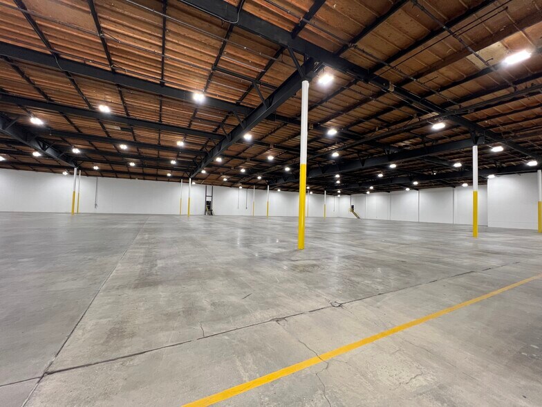 More Photos Of 13207 Bradley Ave, Sylmar Distribution For Lease