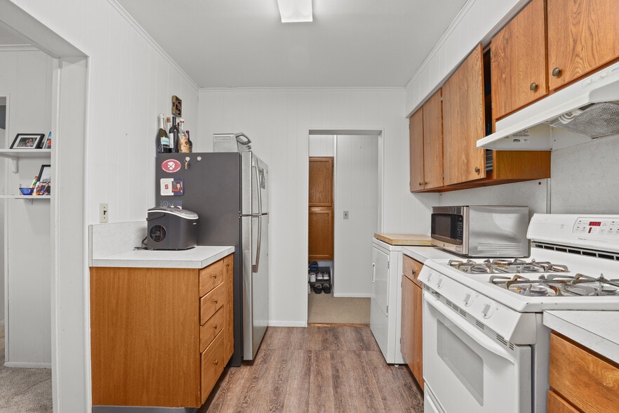 More Photos Of 441 Commerce St, Hawthorne Freestanding For Sale