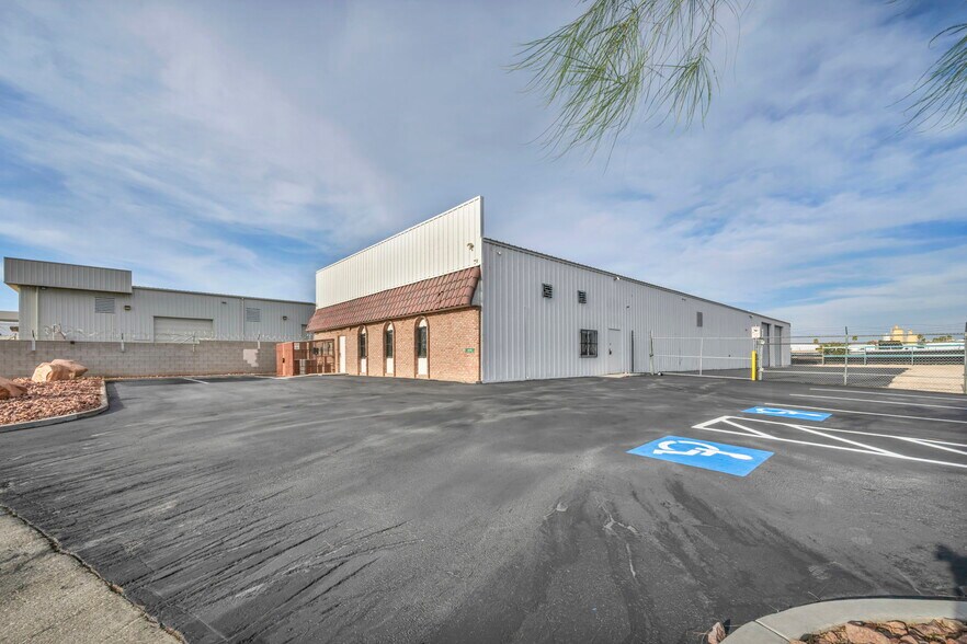 More Photos Of 4040 Arcata Way, North Las Vegas Light Manufacturing For Lease