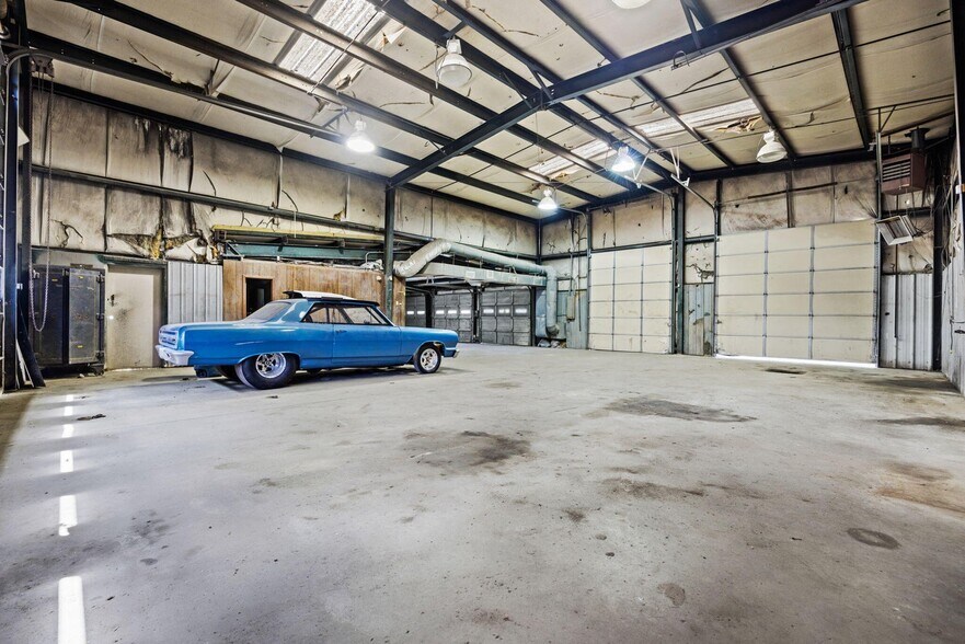 More Photos Of 504 S Harper Rd, Corinth Showroom For Sale