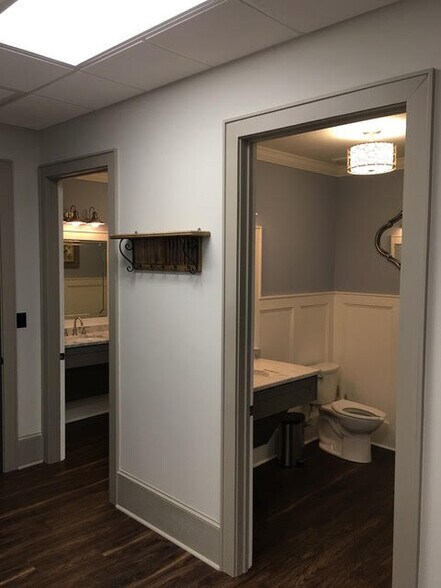 More Photos Of 12 E Johnston St, Forsyth Office Residential For Lease