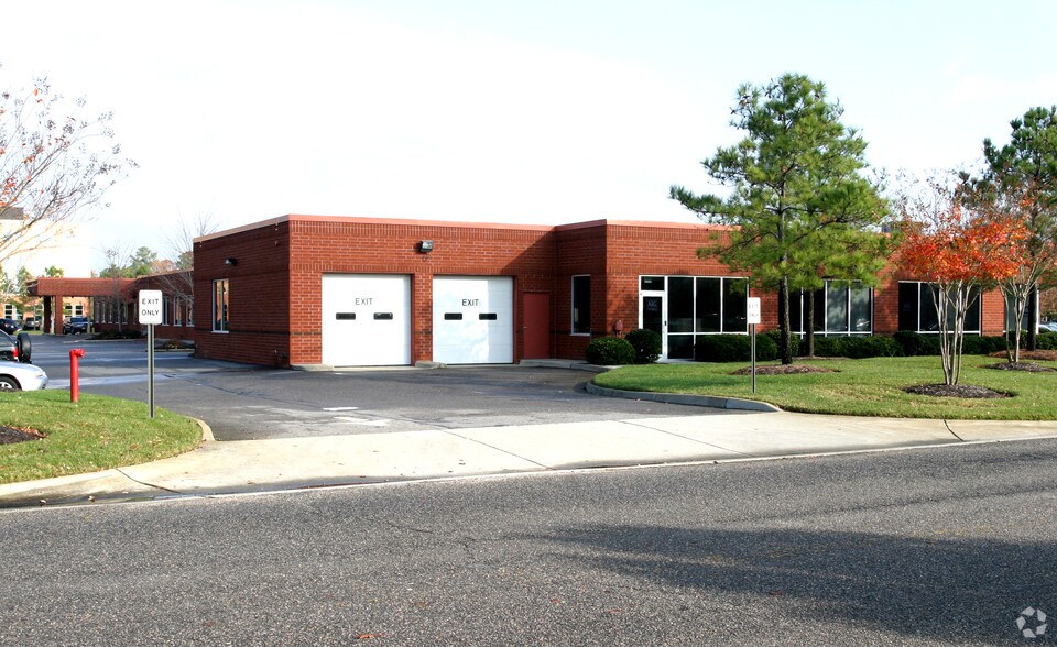 More Photos Of 629 Phoenix Dr, Virginia Beach Light Distribution For Lease