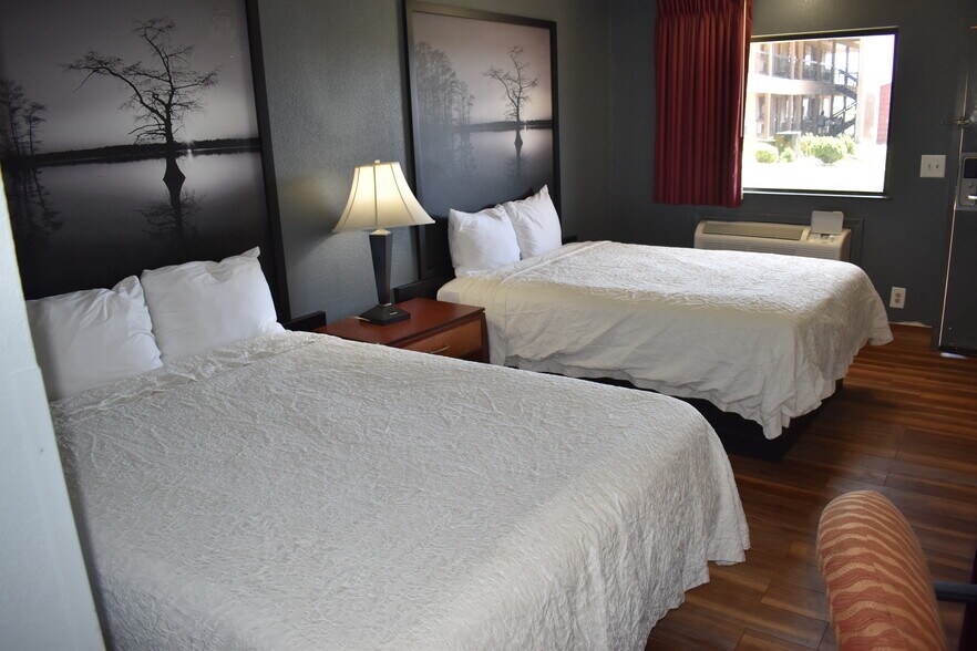 More Photos Of 321 N Mustang Rd, Yukon Hotel For Sale