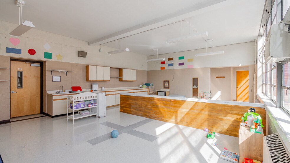 More Photos Of 81 Evick Dr, Franklin Flex For Sale