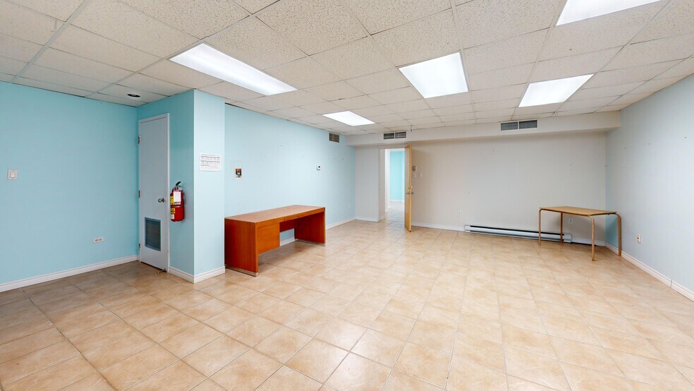 More Photos Of 2001 Rue Price, Saguenay Office Residential For Lease