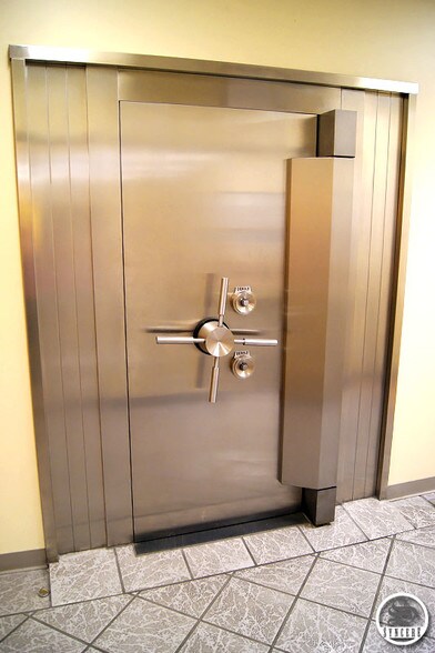 More Photos Of 3001 W Indian School Rd, Phoenix Office For Sale