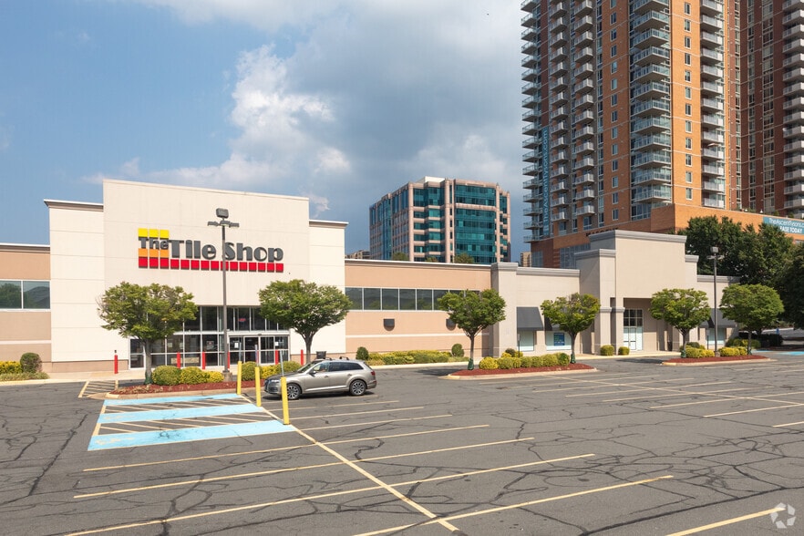 More Photos Of 8520 Leesburg Pike, Vienna General Retail For Lease