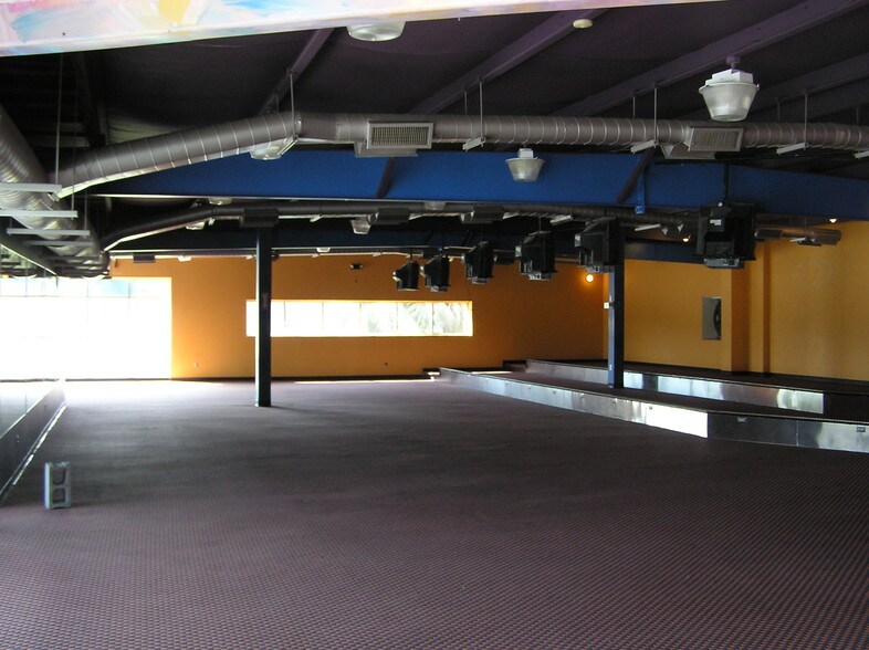 More Photos Of 14653 Us-17 Hwy N, Hampstead Health Club For Lease