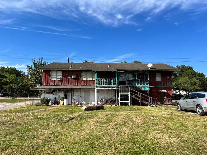 Primary Photo Of 2602 E Crosstimbers St, Houston Apartments For Sale