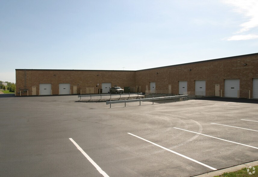 More Photos Of 7002-7018 N 6th St, Oakdale Light Manufacturing For Lease