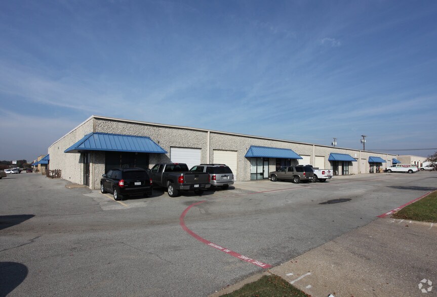 Primary Photo Of 1309 Summit Ave, Plano Light Manufacturing For Lease