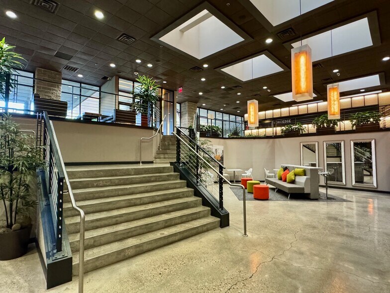 More Photos Of 270 E Highland Ave, Milwaukee Apartments For Sale