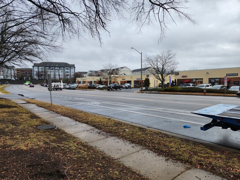 More Photos Of 5641 General Washington Dr, Alexandria Light Manufacturing For Lease