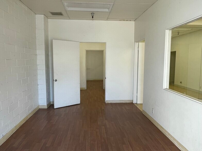 More Photos Of 3380 Livonia Ave, Los Angeles Light Manufacturing For Lease